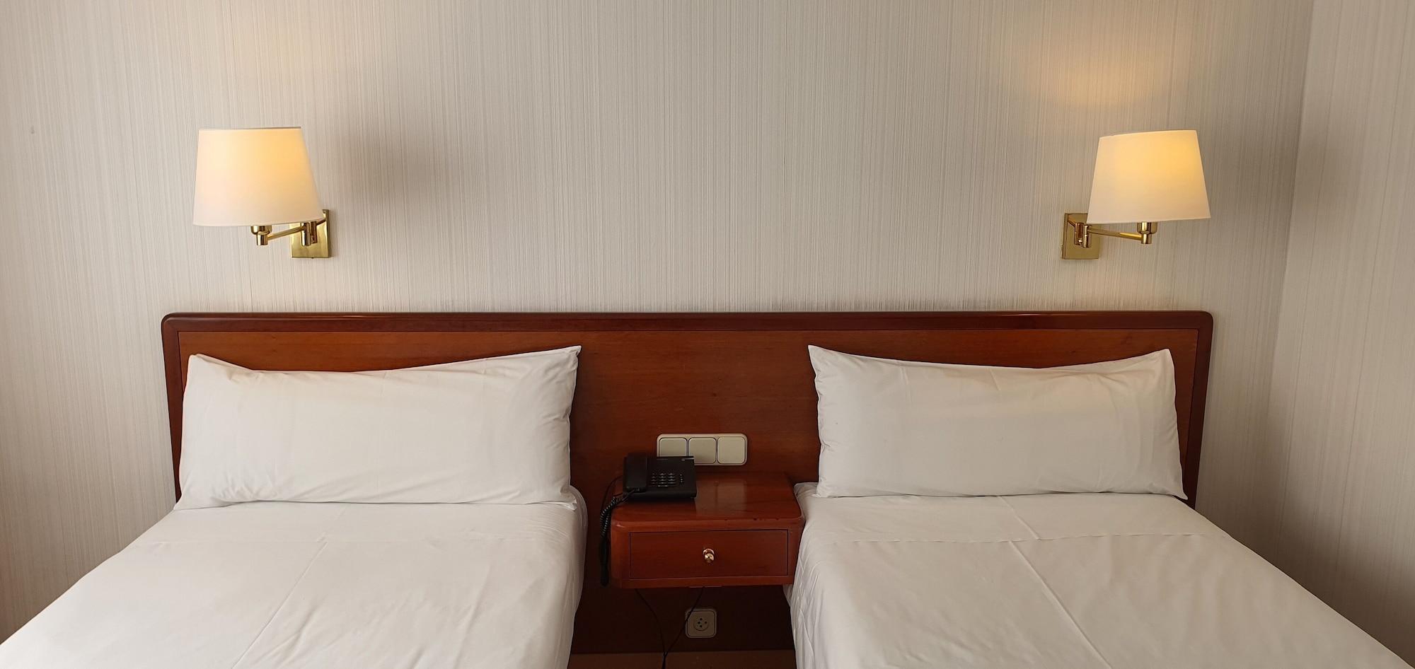 ז'ירונה Hotel Ultonia מראה חיצוני תמונה